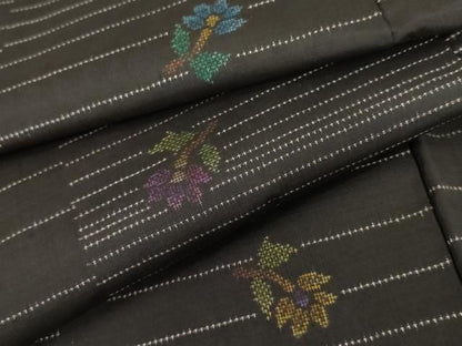 平和屋着物●本場大島紬　9マルキ　草花文　黒地　正絹　逸品　AABL6402cs