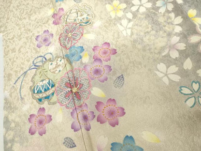 平和屋着物●豪華振袖　駒刺繍　雪輪桜桐文　暈し染め　金銀糸　金通し地　やまと誂製　正絹　逸品　AABL6430cs