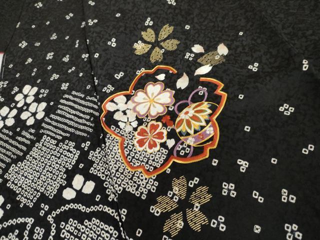 平和屋着物●豪華振袖　絞り　駒刺繍　雪輪舞花文　黒地　金糸　金彩　正絹　逸品　未使用　AABL6446cs