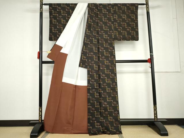 平和屋着物●国指定重要無形文化財　本場久米島紬　手織　琉球絣文様　正絹　逸品　AABL6459cs