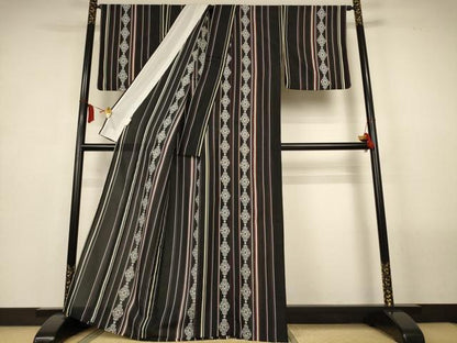 平和屋着物＊夏物　小紋　紗　間道　黒地　洗える着物　AABL6673jd