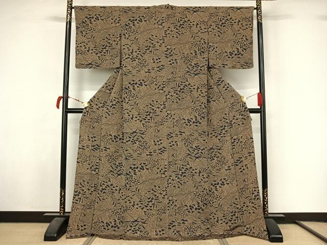 平和屋着物▽型絵染の人間国宝　稲垣稔次郎画　小紋　単衣　草花文　鬼しぼ縮緬　ロング丈　正絹　逸品　AABL6865jh