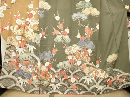 平和屋着物●豪華振袖　駒刺繍　松竹梅吉祥花文　金彩　正絹　逸品　AABL7269ck