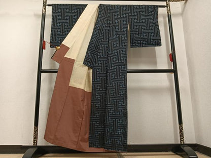 平和屋着物●本場大島紬　龍郷絣　秋名バラ　正絹　逸品　AABL7357ph