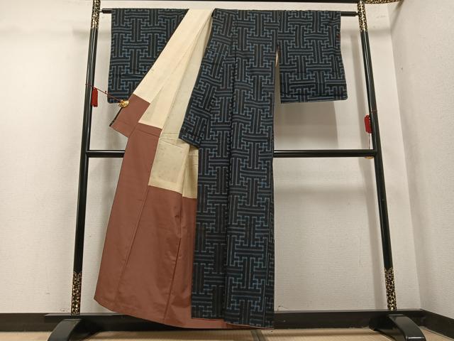 平和屋着物●本場大島紬　龍郷絣　秋名バラ　正絹　逸品　AABL7357ph