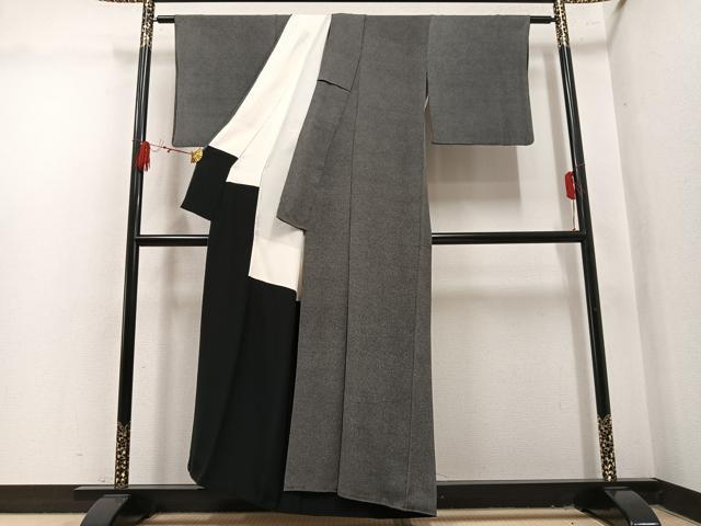 平和屋着物●伝統工芸士 砂川健一　江戸小紋　極小鮫小紋柄　黒地　鬼しぼ縮緬　正絹　逸品　AABL7383ph
