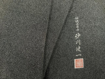 平和屋着物●伝統工芸士 砂川健一　江戸小紋　極小鮫小紋柄　黒地　鬼しぼ縮緬　正絹　逸品　AABL7383ph
