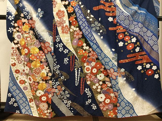 平和屋着物●豪華振袖　絞り　駒刺繍　花毬文　暈し染め　金彩　銀通し地　正絹　逸品　AABL7450ph