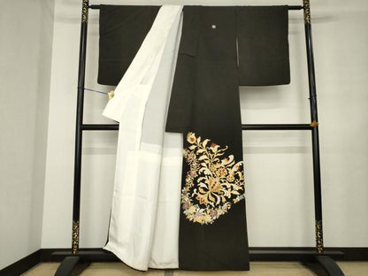 平和屋着物●豪華黒留袖　刺繍　更紗花文　金糸　金彩　正絹　逸品　AABL7587ck