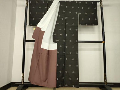 平和屋着物●本場大島紬　9マルキ　琉球絣文様　地空き　正絹　逸品　AABL7624ck