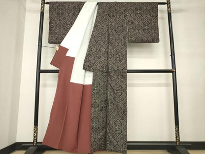平和屋着物●本場大島紬　7マルキ　亀甲花文　正絹　逸品　AABL7633ck