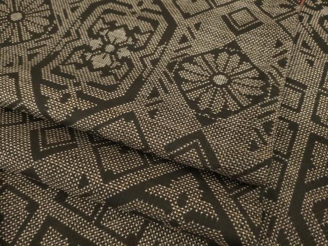 平和屋着物●本場大島紬　7マルキ　亀甲花文　正絹　逸品　AABL7633ck