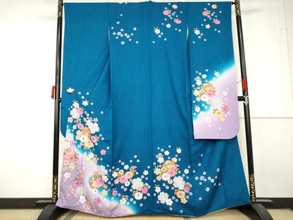 平和屋着物●豪華振袖　雪輪舞花文　暈し染め　金彩　銀通し地　正絹　逸品　AABL7722cs