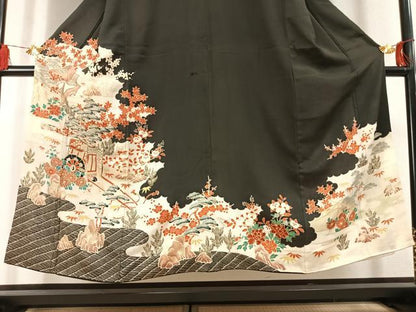 平和屋着物●セミアンティーク　黒留袖　駒刺繍　御所車花文　金彩　正絹　逸品　AABL8186fy