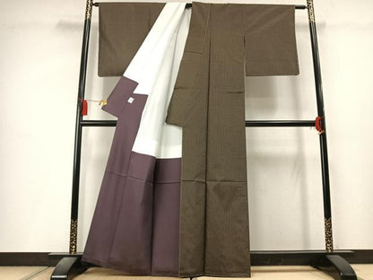 平和屋着物●本場縞大島紬　格子　京都きもの友禅扱い　大島紬美幸謹製　証紙付き　正絹　逸品　未使用　AABL8225fy