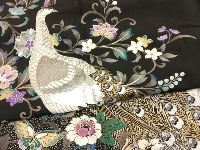 平和屋着物●豪華黒留袖　刺繍　孔雀花蝶文　銀糸　金銀彩　正絹　逸品　AABL8443fy
