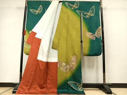 平和屋着物●豪華振袖　舞蝶文　暈し染め　金銀彩　金通し地　正絹　逸品　AABL8523fy