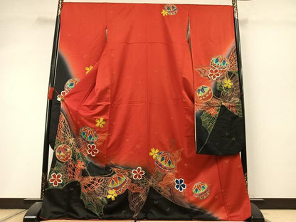 平和屋着物●豪華振袖　花蝶鞠文　暈し染め　金彩　金通し地　正絹　逸品　AABL8598fy