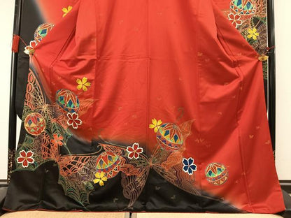 平和屋着物●豪華振袖　花蝶鞠文　暈し染め　金彩　金通し地　正絹　逸品　AABL8598fy