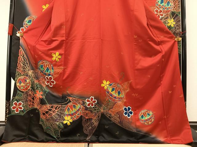 平和屋着物●豪華振袖　花蝶鞠文　暈し染め　金彩　金通し地　正絹　逸品　AABL8598fy