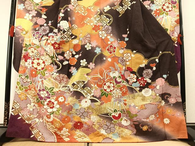 平和屋着物●豪華振袖　駒刺繍　草花文　暈し染め　金彩　銀通し地　正絹　逸品　AABL8725fy