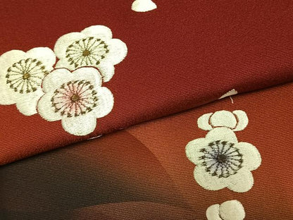 平和屋着物●豪華振袖　総刺繍　舞梅文　暈し染め　金糸　正絹　逸品　AABL8760fy