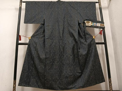 平和屋着物●本場大島紬　古代染色純泥染　7マルキ　幾何学文様　田畑情玄作　田畑絹織物謹製　証紙付き　正絹　逸品　未使用　AABL8808ph
