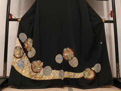 平和屋着物●豪華黒留袖　作家物　駒刺繍　松竹梅群れ鶴文　金彩　正絹　逸品　未使用　AABL8853ph