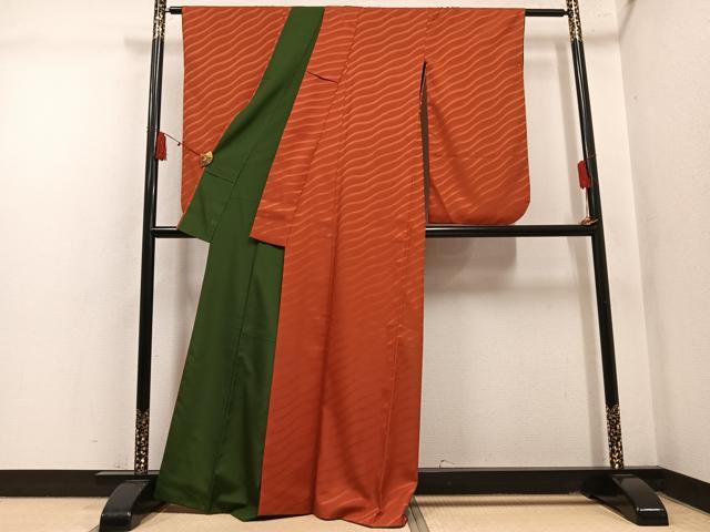 平和屋着物●小振袖　二尺袖　波地紋　色無地　赤丹色　洗える着物　AABL8899ph