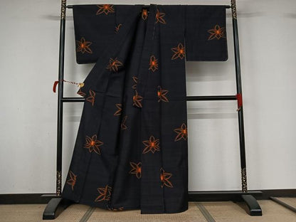 平和屋着物▽上質な紬 　単衣　舞花文　黒地 　正絹　逸品　未使用　AABL8926jh