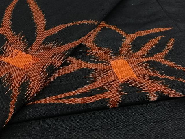 平和屋着物▽上質な紬 　単衣　舞花文　黒地 　正絹　逸品　未使用　AABL8926jh