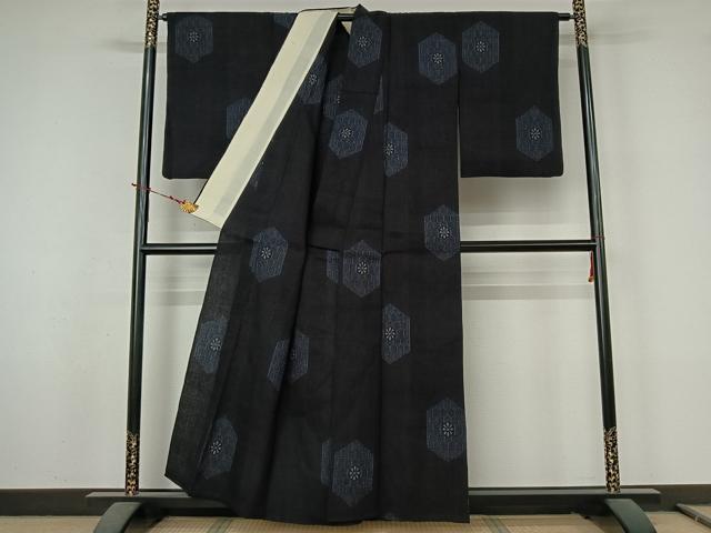 平和屋着物▽結城ちぢみ　単衣　亀甲花文　黒地　正絹　逸品　AABL9225jh