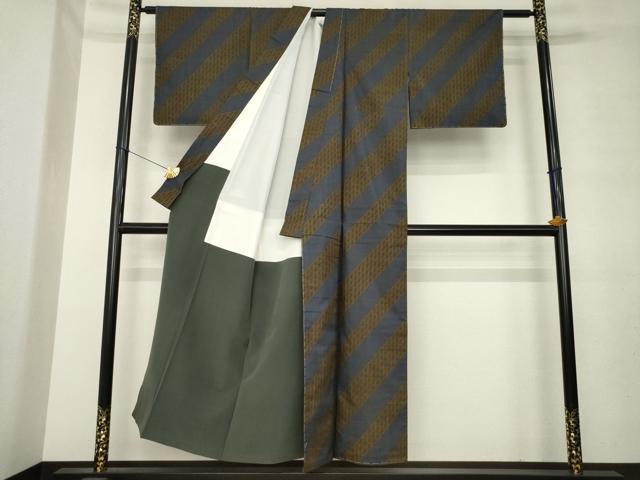 平和屋着物●本場大島紬　純泥染　7マルキ　手織り　斜縞　証紙付き　正絹　逸品　AABL9313ck