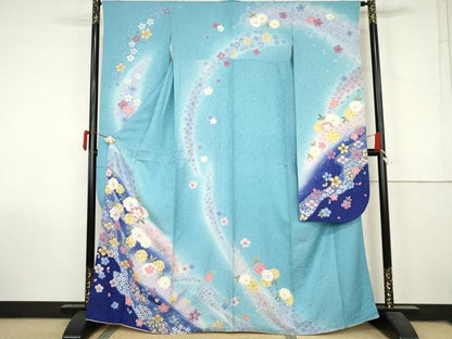 平和屋着物●豪華振袖　駒刺繍　雪輪舞花文　暈し染め　金彩　銀通し地　正絹　逸品　AABL9398cs