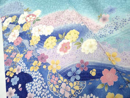 平和屋着物●豪華振袖　駒刺繍　雪輪舞花文　暈し染め　金彩　銀通し地　正絹　逸品　AABL9398cs