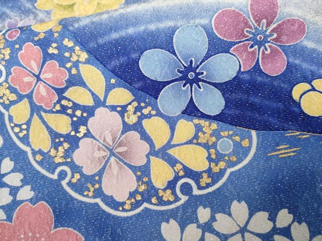 平和屋着物●豪華振袖　駒刺繍　雪輪舞花文　暈し染め　金彩　銀通し地　正絹　逸品　AABL9398cs