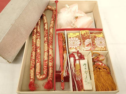 平和屋本店[]七五三　女の子　和装小物セット　菊　金糸　箱付き　逸品　AABM0381ja