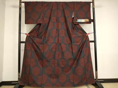 平和屋着物■本場大島紬　泥染め　7マルキ　亀甲文　田畑正作　証紙付き　正絹　逸品　AABM0506ja