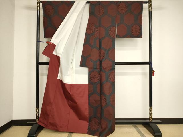 平和屋着物■本場大島紬　泥染め　7マルキ　亀甲文　田畑正作　証紙付き　正絹　逸品　AABM0506ja
