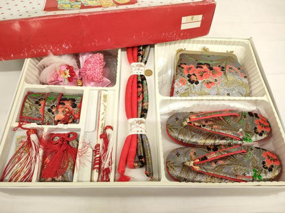 平和屋本店[]七五三　女の子　和装小物セット　草花文　金銀糸　箱付き　逸品　未使用　AABM0518ja