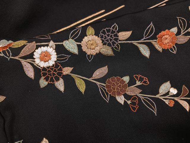 平和屋着物●豪華黒留袖　総刺繍　草花文　金糸　正絹　逸品　AABM0680ph
