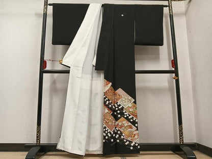 平和屋着物●豪華黒留袖　作家物　駒刺繍　貝桶群鶴草花文　金彩　正絹　逸品　AABM0737ph