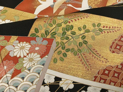 平和屋着物●豪華黒留袖　作家物　駒刺繍　貝桶群鶴草花文　金彩　正絹　逸品　AABM0737ph