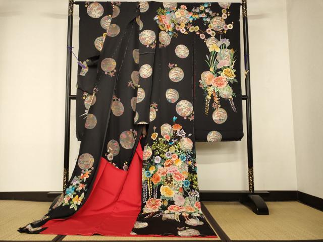 平和屋本店●中国三大刺繍　相良刺繍　色打掛　仮絵羽　和装　婚礼　結婚式　花嫁　神社挙式　花車枝梅丸文　黒地　金糸　逸品　AABM0820fw