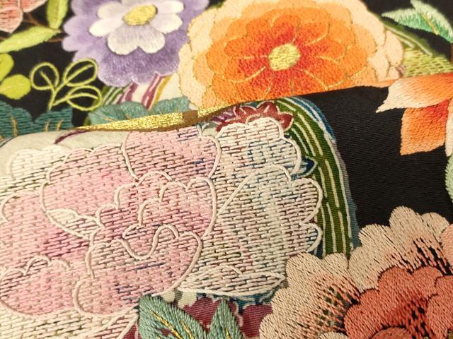 平和屋本店●中国三大刺繍　相良刺繍　色打掛　仮絵羽　和装　婚礼　結婚式　花嫁　神社挙式　花車枝梅丸文　黒地　金糸　逸品　AABM0820fw