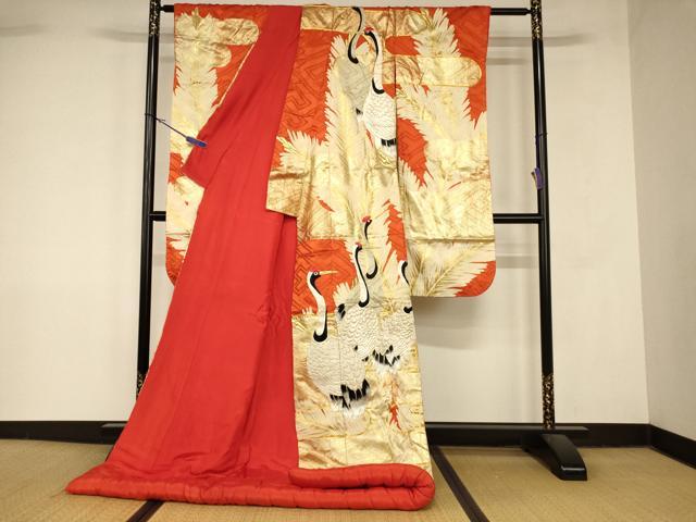 平和屋本店●色打掛　和装　婚礼　結婚式　花嫁　神社挙式　駒刺繍　飛鶴エ霞草葉文　金銀糸　金彩　逸品　AABM0829fw