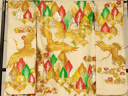 平和屋本店●色打掛　和装　婚礼　結婚式　花嫁　神社挙式　駒刺繍　飛鶴樹林文　松　金銀糸　逸品　AABM0859fw