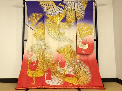 平和屋本店●色打掛　和装　婚礼　結婚式　花嫁　神社挙式　刺繍　孔雀霞文　暈し染め　金銀糸　逸品　AABM0860fw