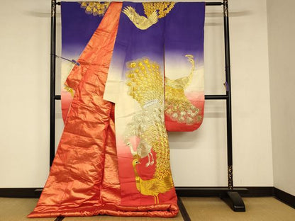 平和屋本店●色打掛　和装　婚礼　結婚式　花嫁　神社挙式　刺繍　孔雀霞文　暈し染め　金銀糸　逸品　AABM0860fw