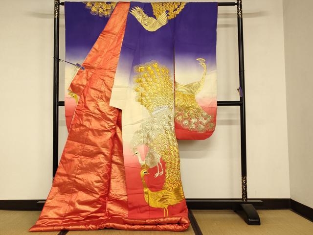 平和屋本店●色打掛　和装　婚礼　結婚式　花嫁　神社挙式　刺繍　孔雀霞文　暈し染め　金銀糸　逸品　AABM0860fw